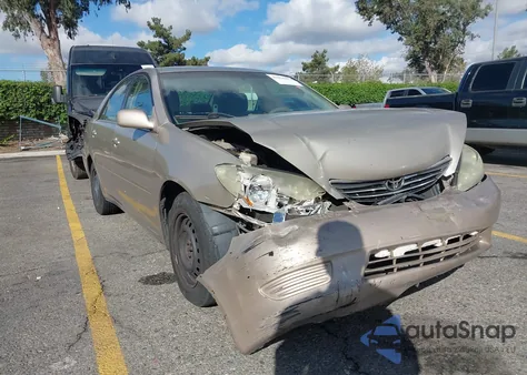 2005 Toyota Camry Le z USA, uszkodzony, nr VIN 4T1BE32K45U584196